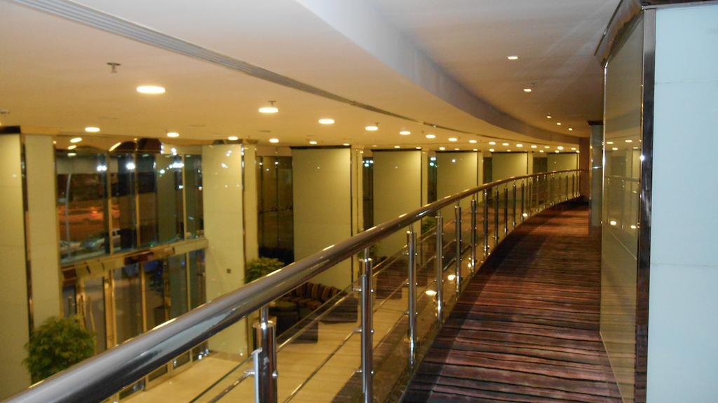 แกรนด์ เมราล โฮเต็ล Hotel อัลโคห์บาร์ ภายนอก รูปภาพ
