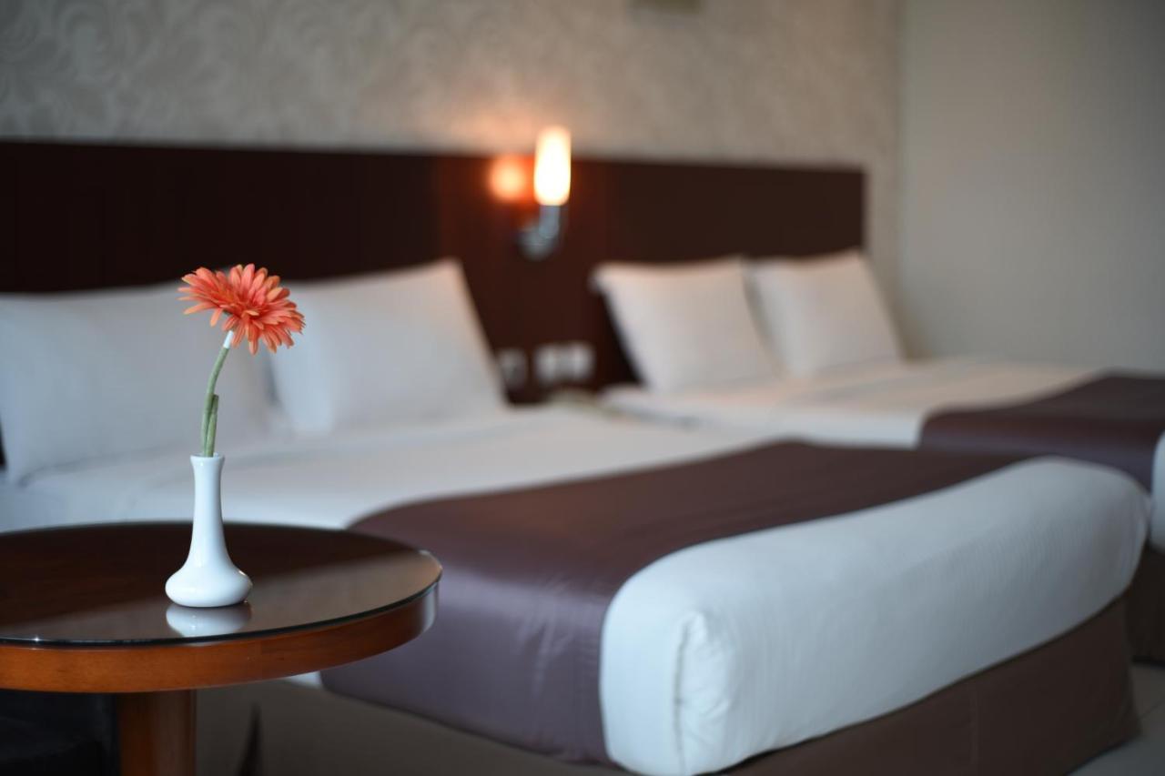 แกรนด์ เมราล โฮเต็ล Hotel อัลโคห์บาร์ ภายนอก รูปภาพ