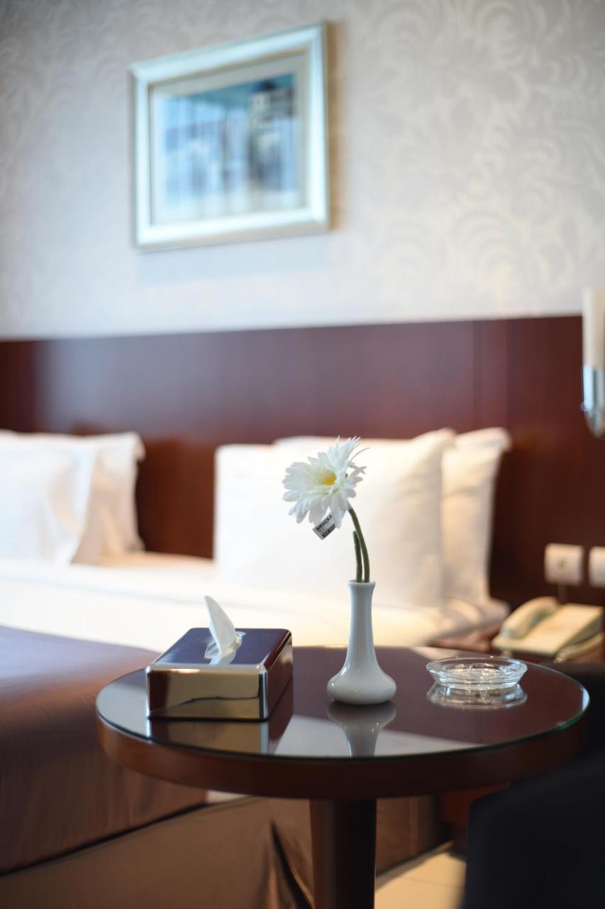 แกรนด์ เมราล โฮเต็ล Hotel อัลโคห์บาร์ ภายนอก รูปภาพ